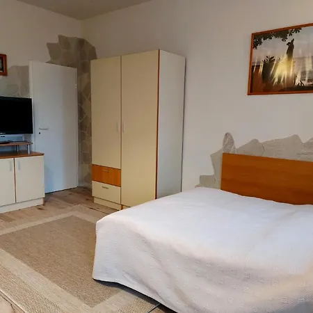 A Mecsek Gyoengye Apartmanhaz