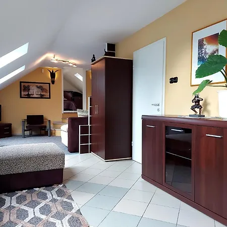 A Mecsek Gyoengye Apartmanhaz Pécs