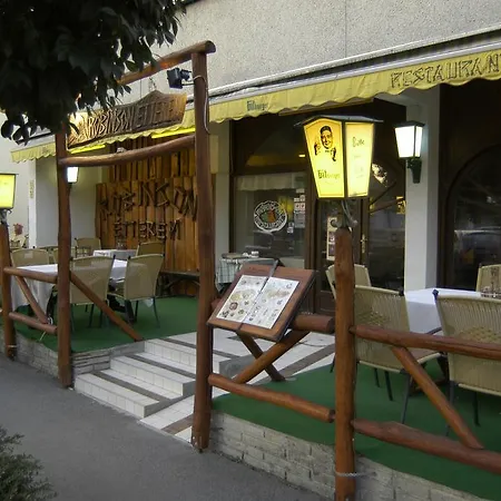 A Mecsek Gyoengye Apartmanhaz *