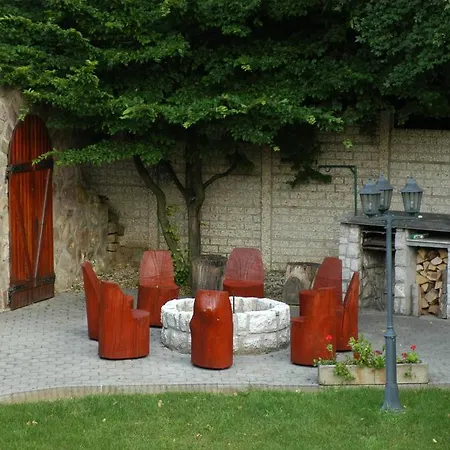 A Mecsek Gyoengye Apartmanhaz Διαμέρισμα Πετς