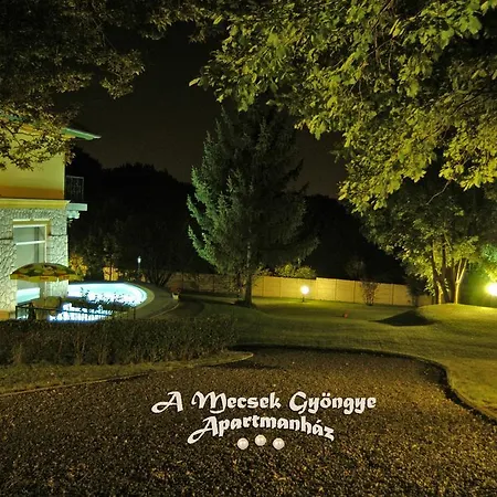 A Mecsek Gyoengye Apartmanhaz Πετς