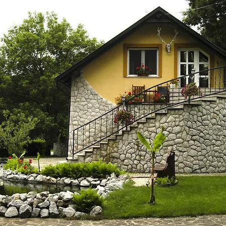 A Mecsek Gyoengye Apartmanhaz 아파트 페치