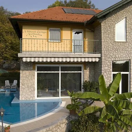 A Mecsek Gyoengye Apartmanhaz