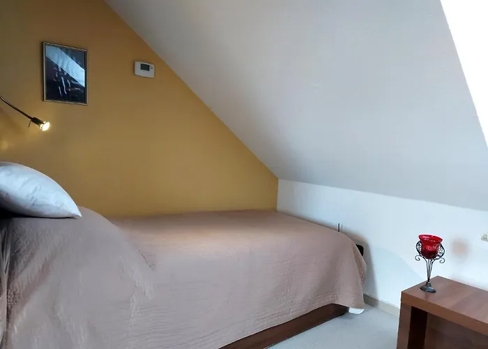 A Mecsek Gyoengye Apartmanhaz * Beci