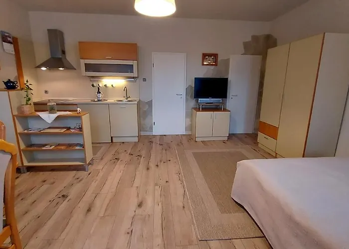 A Mecsek Gyoengye Apartmanhaz Beci