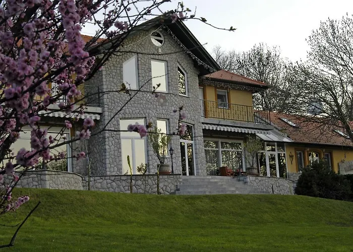 Apartament A Mecsek Gyoengye Apartmanhaz *