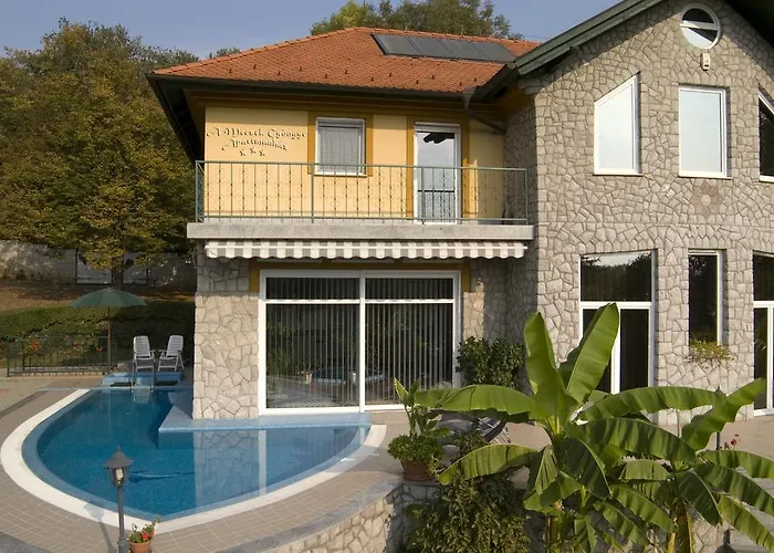 A Mecsek Gyoengye Apartmanhaz